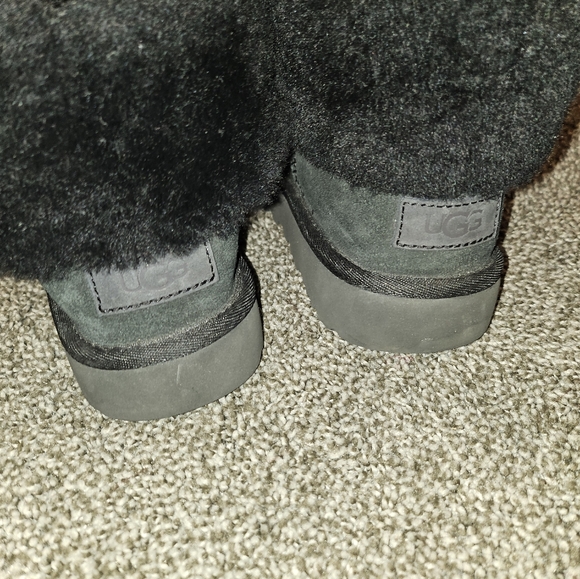 Women's uggs - Picture 3 of 5